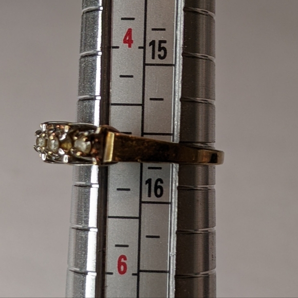 Vintage 3 Diamonds 10K Gold Ring size 5 - Picture 6 of 6
